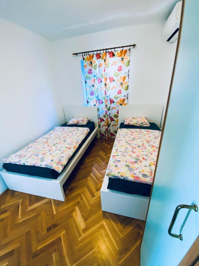 Apartments Matthew & Oscar Porat  Bagian luar foto