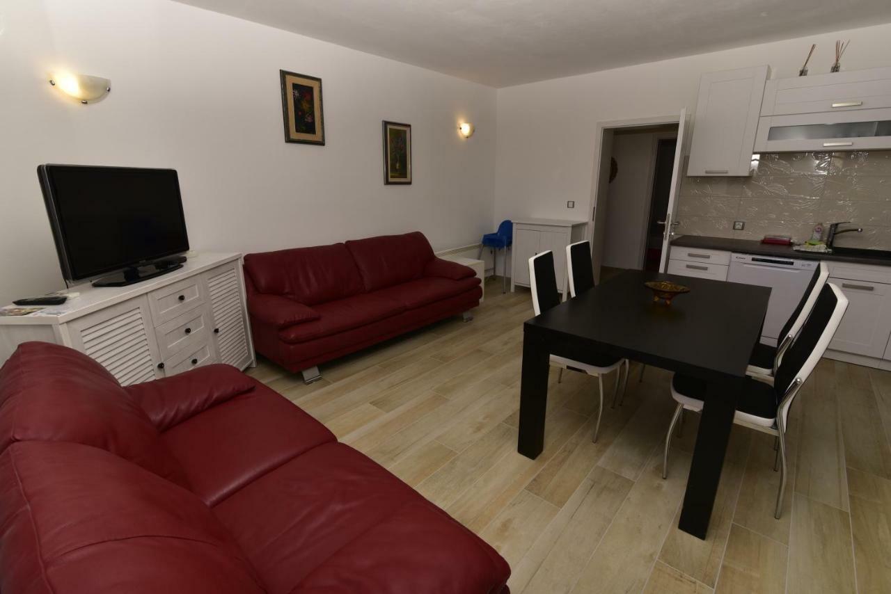 Apartments Matthew & Oscar Porat  Bagian luar foto