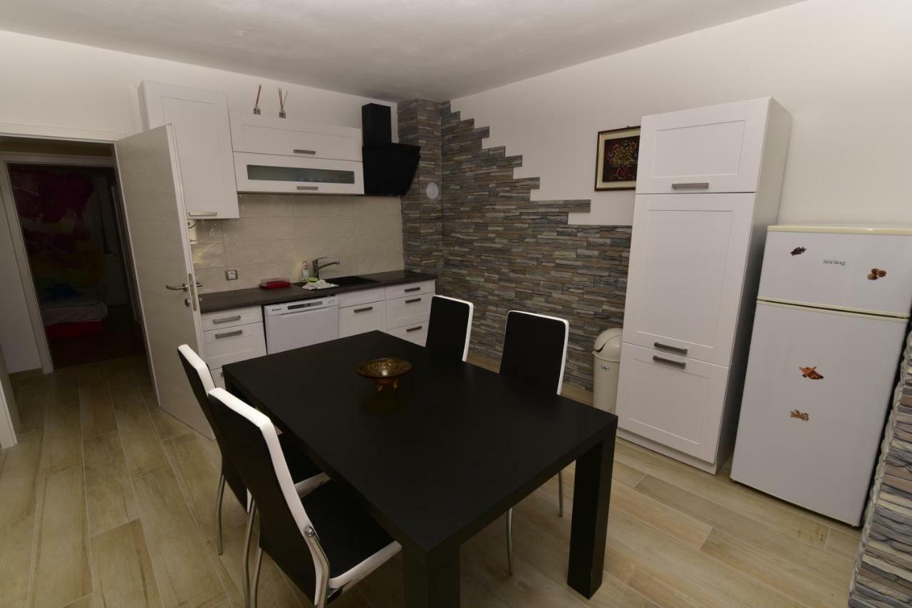 Apartments Matthew & Oscar Porat  Bagian luar foto